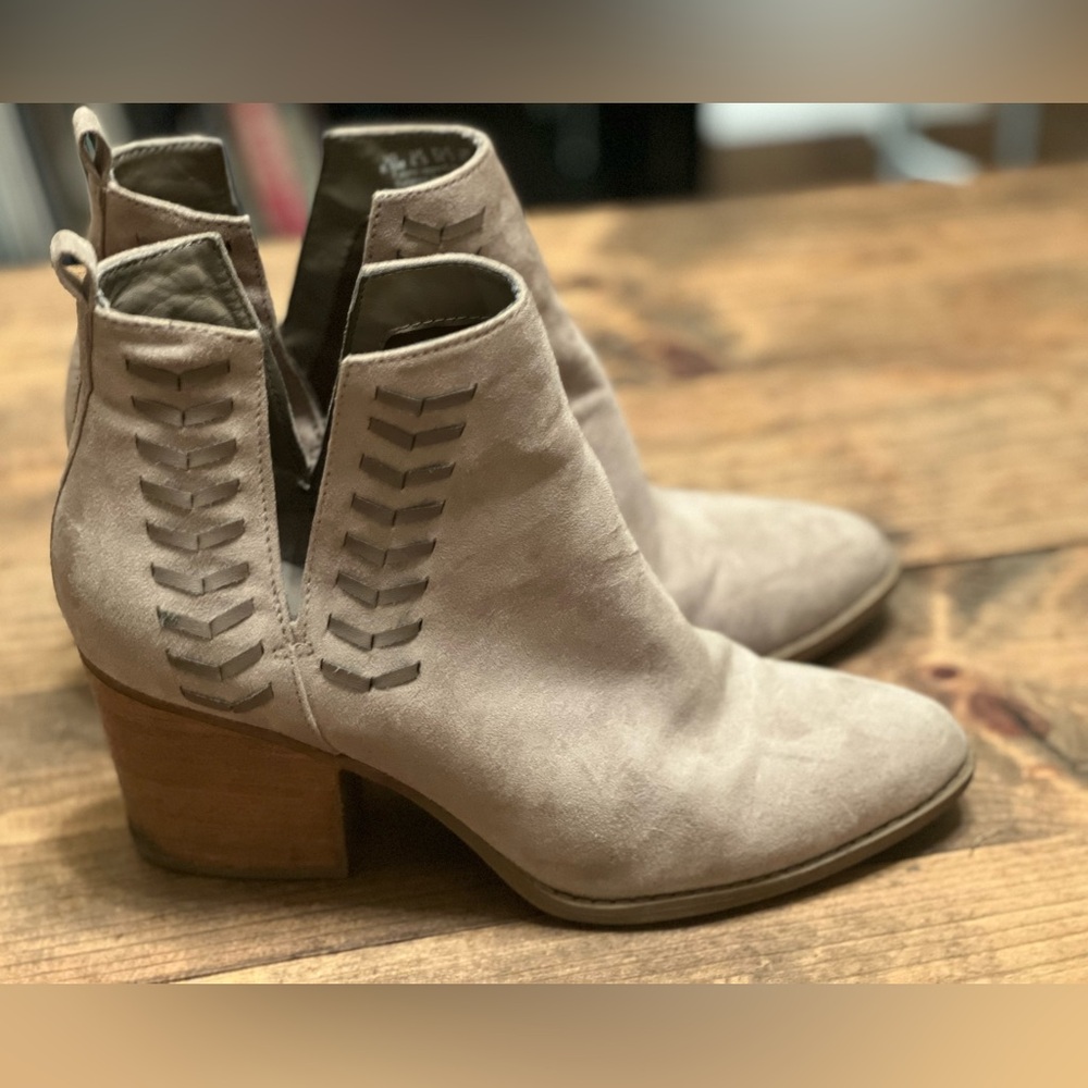 Carlos “Whitley” Ankle Boots (Size 8.5)